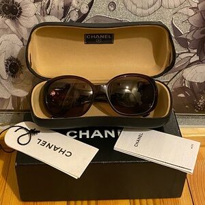 Chanel 5113 c.538/73 Sunglasses Transparent Brown with Black Camellia Flowers